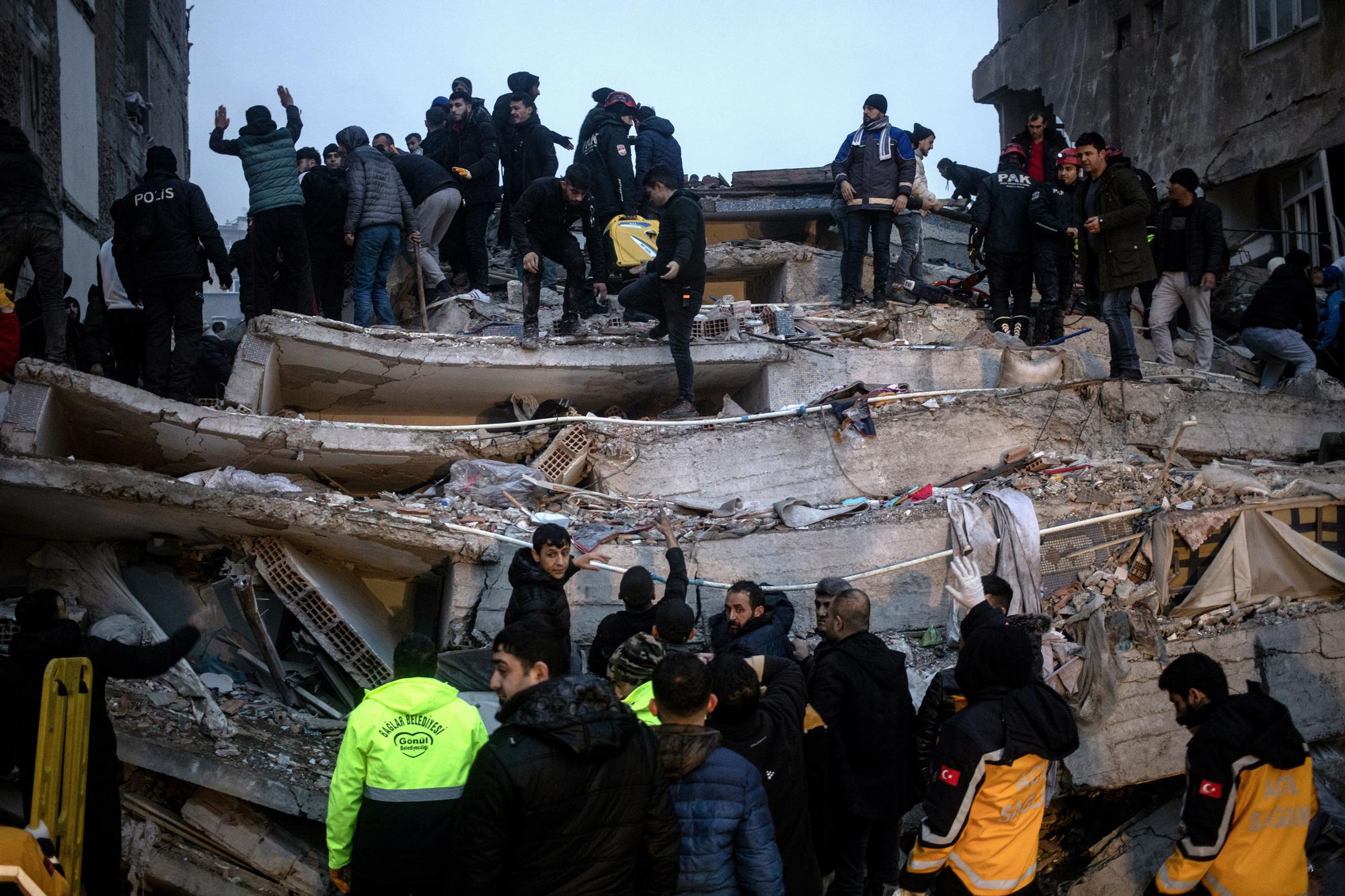 Suben a 237 los muertos en Siria por el terremoto con epicentro en Turquía
