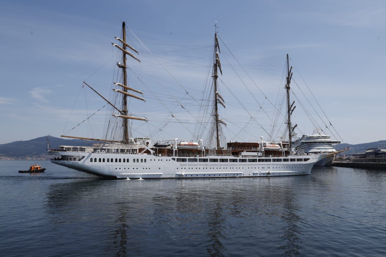 Modernidad y clasicismo se unen en Vigo con el 'Ventura' y el 'Sea Cloud Spirit'