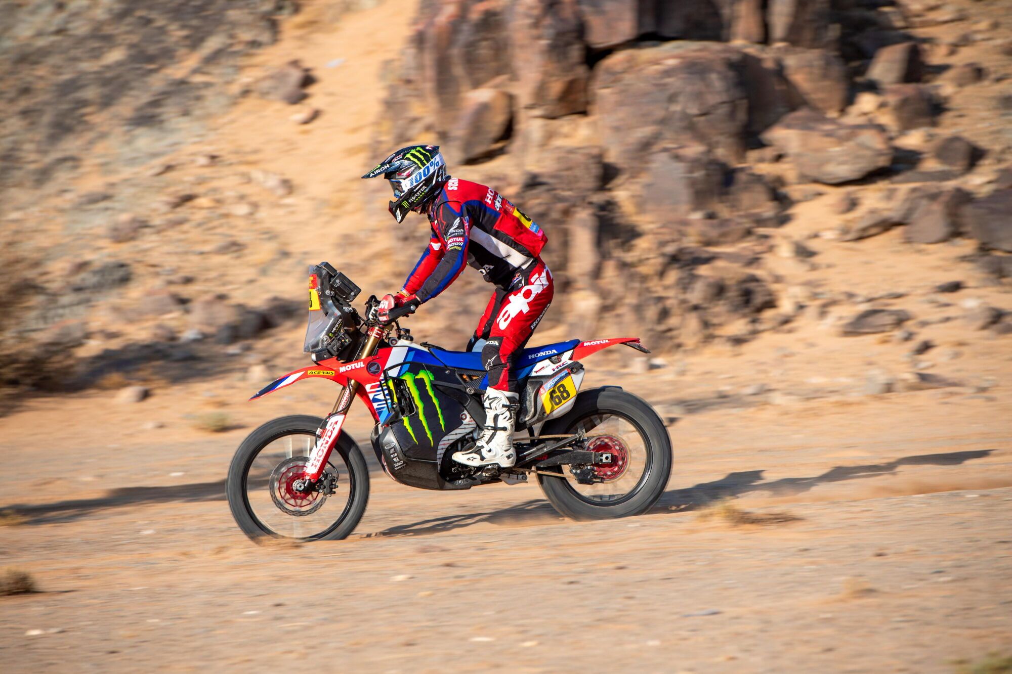 El español Tosha Schareina (Honda), en un momento de su participación en el rally Dakar 2025. EFE/EPA/Gerard Laurenssen