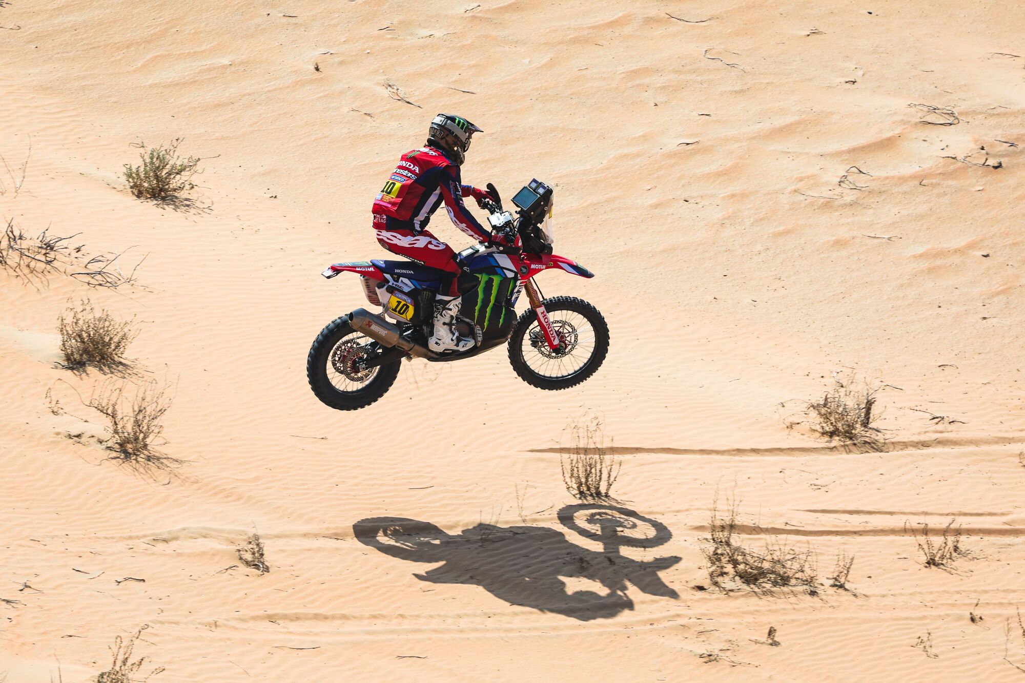 10 HOWES Skyler (usa), Honda, Monster Energy Honda HRC, FIM W2RC, Motul, RallyGP, action during the Stage 10 of the Dakar 2025 on January 15, 2025 between Haradh and Subaytah, Saudi Arabia - Photo Florent Gooden / DPPI AFP7 15/01/2025 ONLY FOR USE IN SPAIN. FLORENT GOODEN / DPPI Media / AFP7 / Europa Press;Auto;DAKAR;Motorsport;rally;RALLY-RAID;SAUDI ARABIA;DAKAR 2025 - STAGE 10;