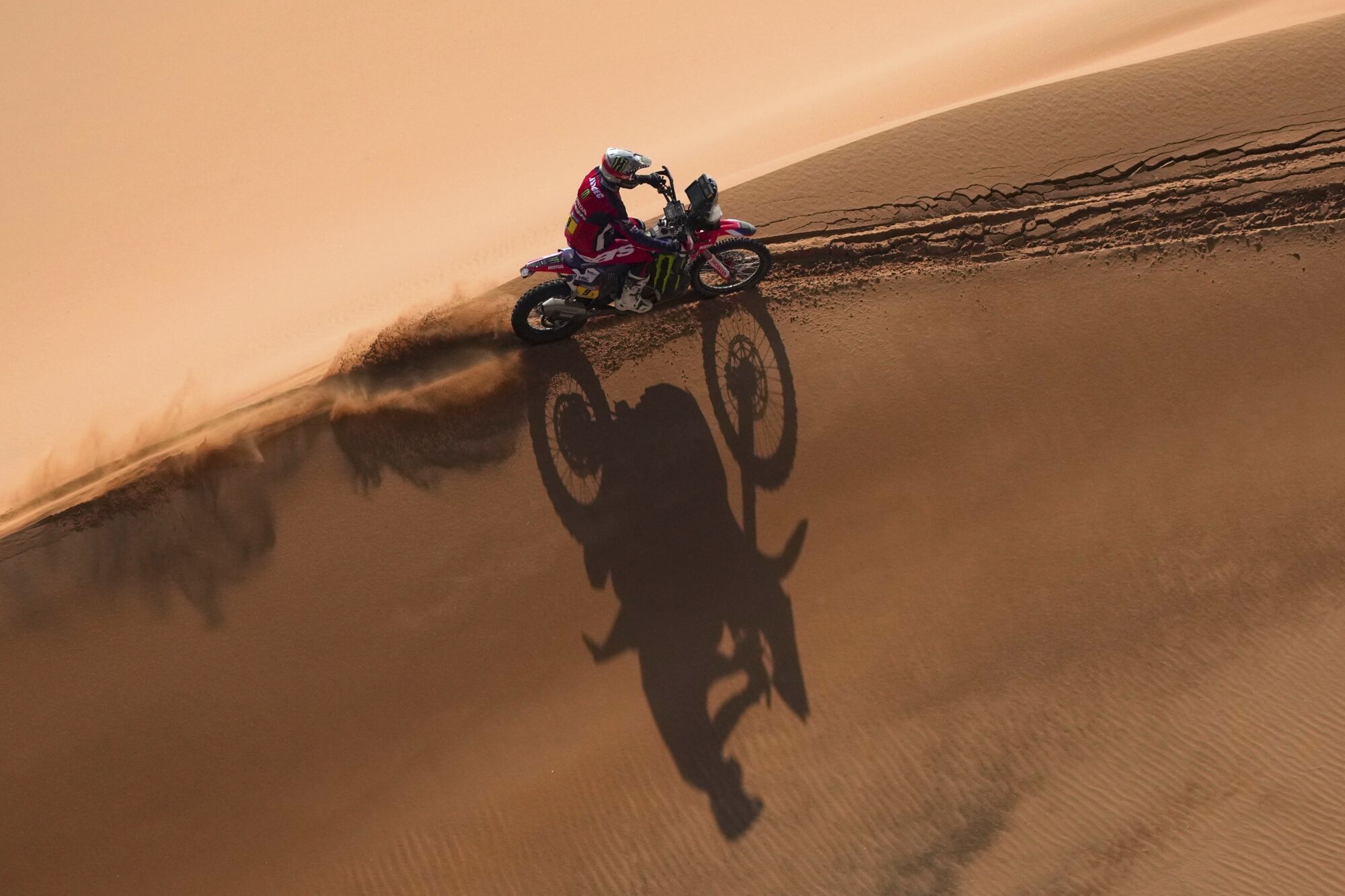 Rider Ricky Brabec competes during the eighth stage of the Dakar Rally between Al Duwadimi and Riyadh, Saudi Arabia, Monday, Jan. 13, 2025. (AP Photo/Christophe Ena) Associated Press/LaPresse. EDITORIAL USE ONLY/ONLY ITALY AND SPAIN