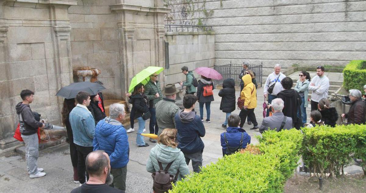 Grupos de visitantes, en el casco histórico. | I. Osorio