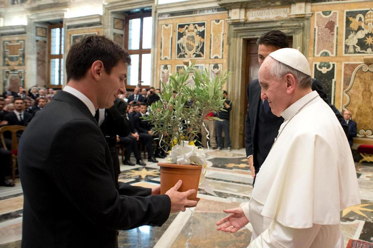 Messi y el Papa Francisco, en agosto de 2013.