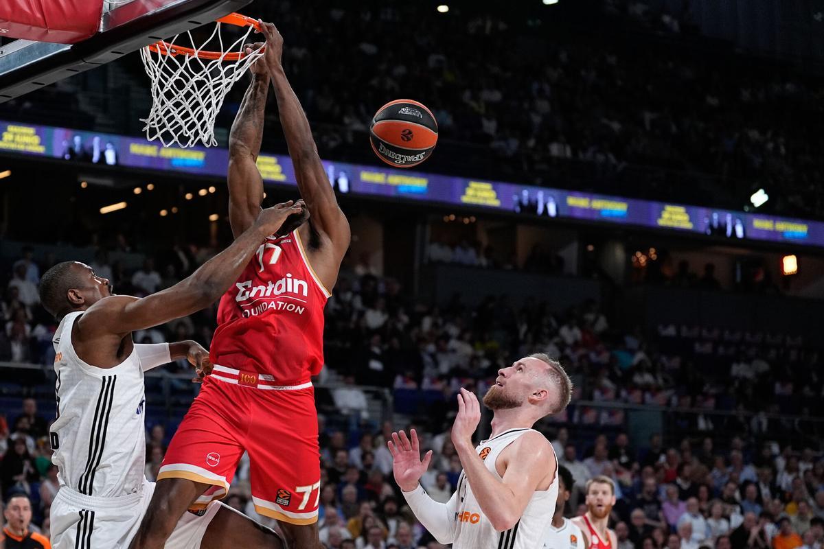 Espectacular acción de Ibaka en el Real Madrid-Olympiacos.