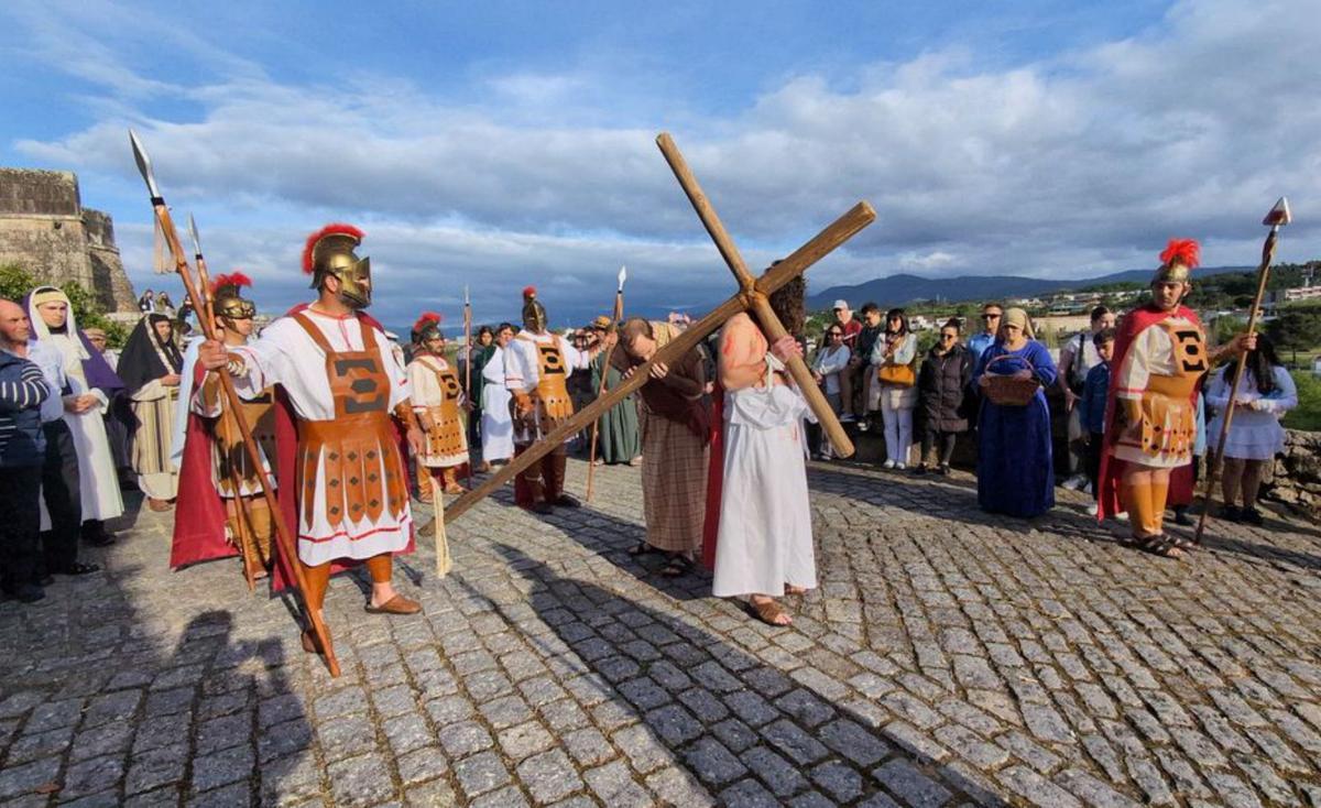 Salvaterra remeda a crucifixión