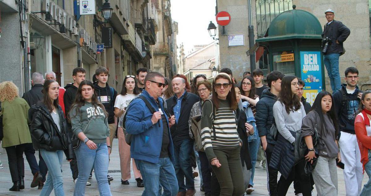 Turistas, ayer, visitando As Burgas | Iñaki Osorio
