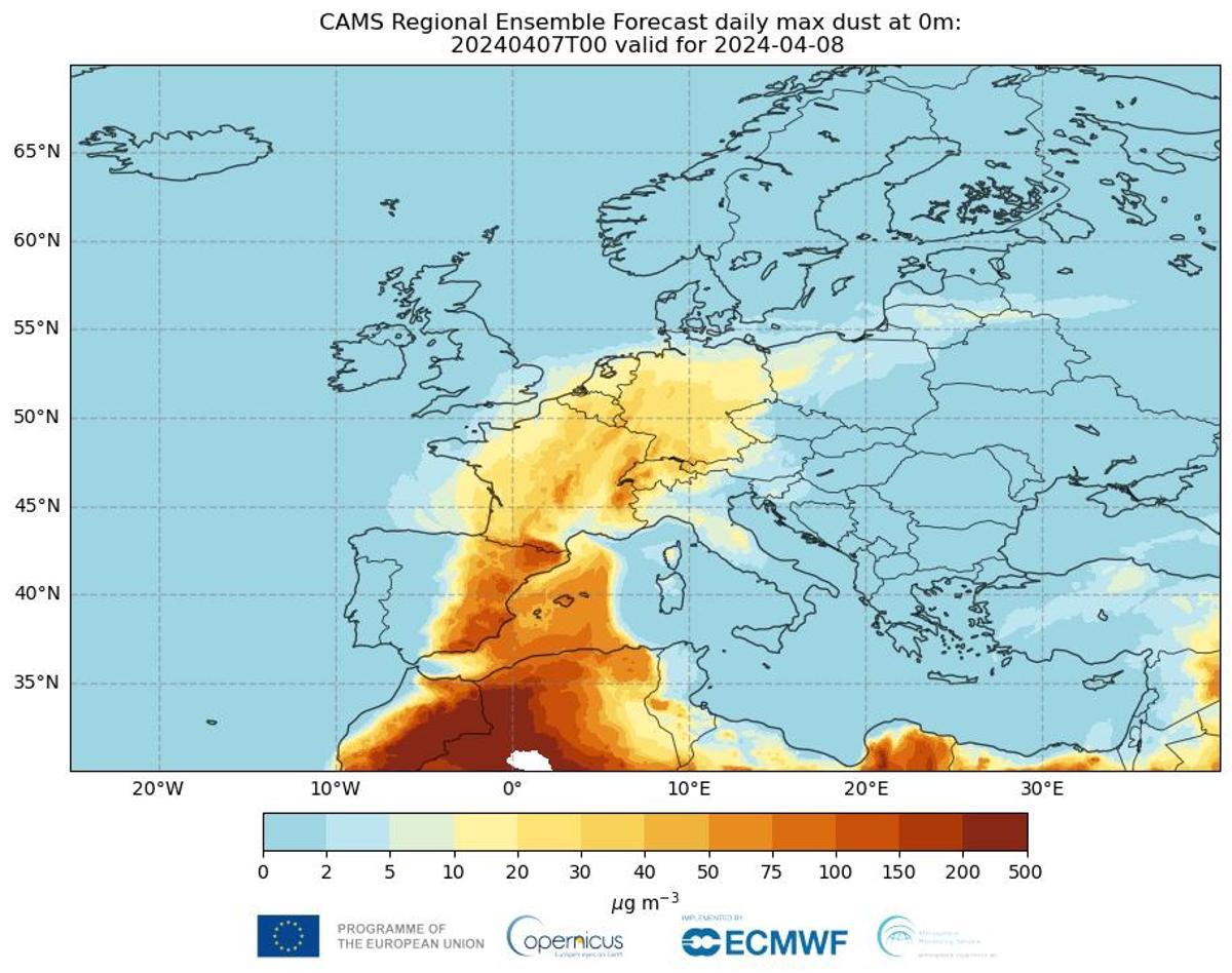 Pronóstico regional del CAMS: máxima cantidad de polvo diario en superficie el 08/04/2024.