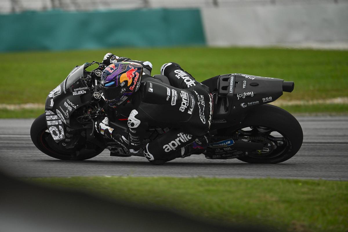 Jorge Martín, pilotando su nuevo Aprilia RS-GP25.