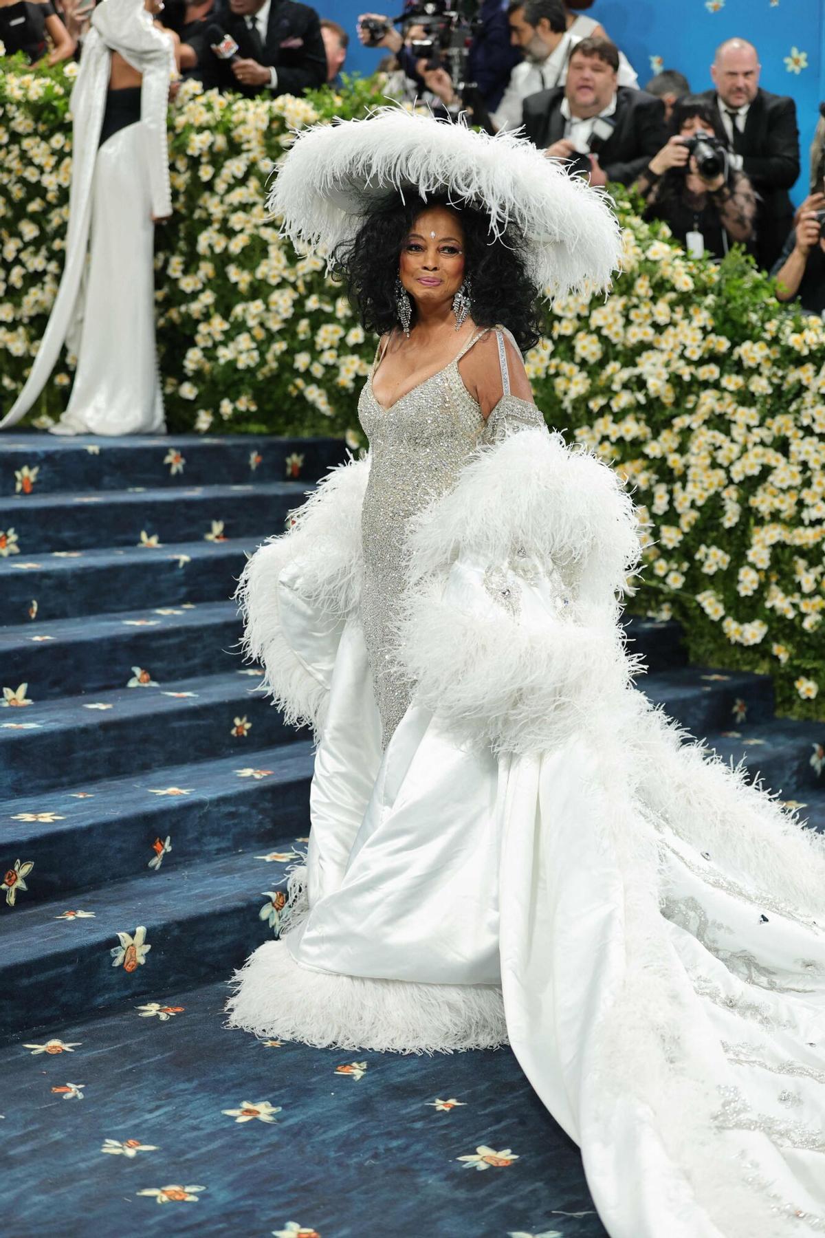 NEW YORK, NEW YORK - MAY 05: Diana Ross attends the 2025 Met Gala Celebrating "Superfine: Tailoring Black Style" at Metropolitan Museum of Art on May 05, 2025 in New York City. Dia Dipasupil/Getty Images/AFP (Photo by Dia Dipasupil / GETTY IMAGES NORTH AMERICA / Getty Images via AFP)