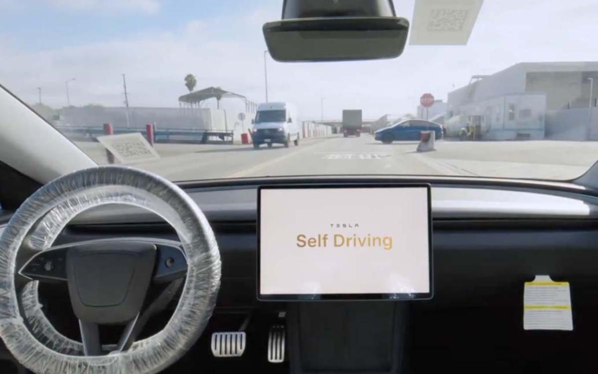 Tesla Model Y en conducción autónoma