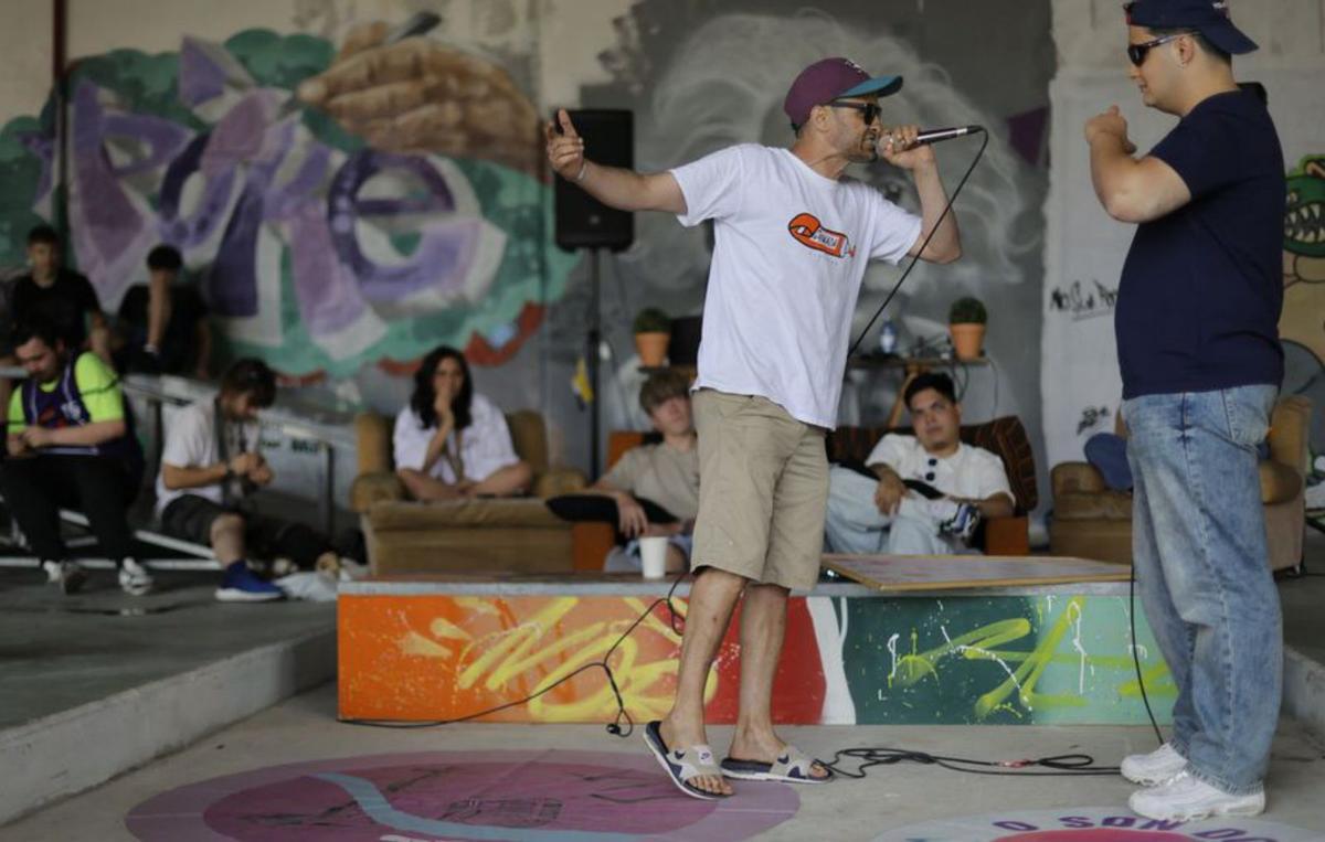 Participantes en la batalla de rap de este sábado.