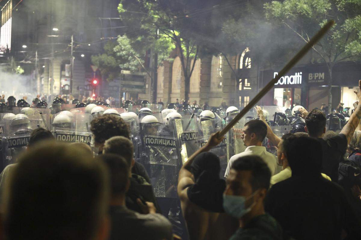 Riot police block anti-government protesters at the end of a rally pressing for an early election after nearly eight months of almost daily anti-corruption demonstrations that have shaken the populist government of President Aleksandar Vucic, in Belgrade, Serbia, Saturday, June 28, 2025. (AP Photo/Marko Drobnjakovic)