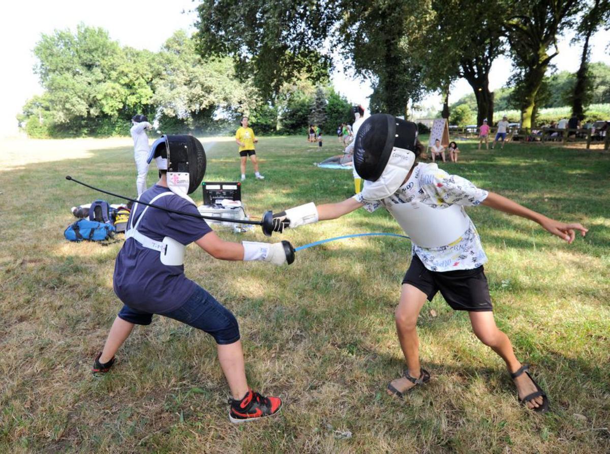 Dos jóvenes practican esgrima. | Bernabé/Javier Lalín