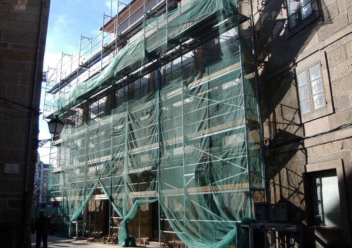 Trabajos en la fachada de un edificio