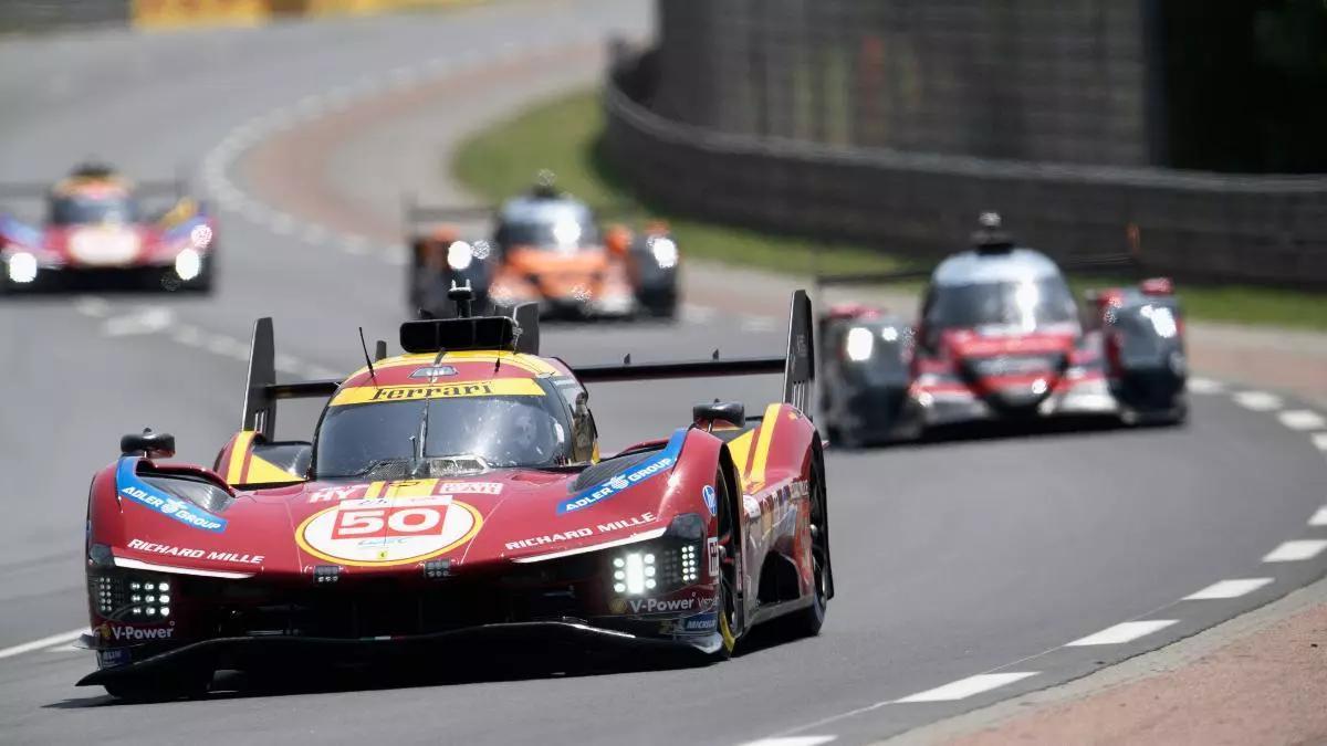 El Ferrari número 50 de Miguel Molina