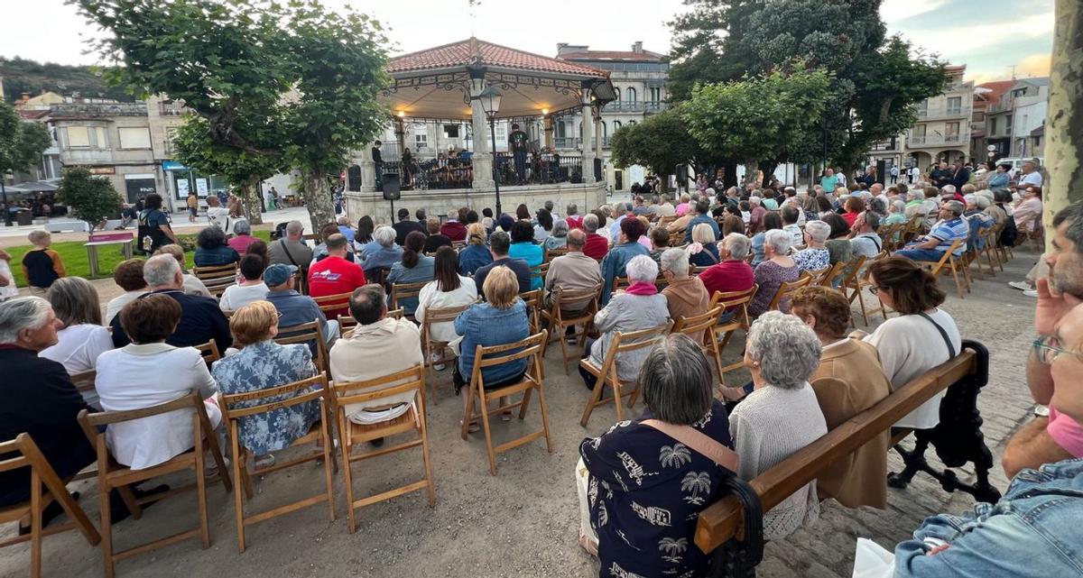La alcaldesa se dirige a la ciudadanía en el acto inaugural.
