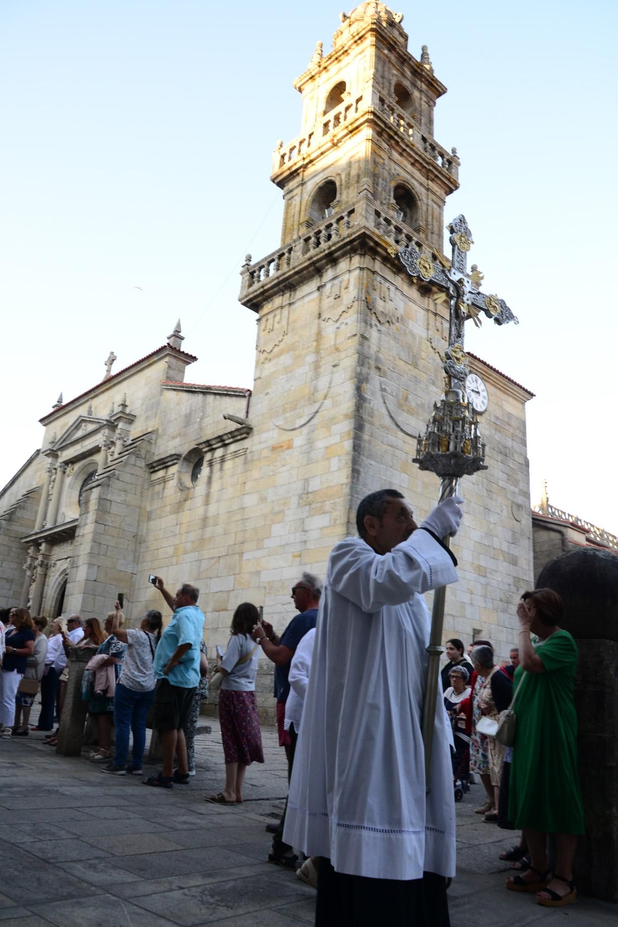 Cangas honra ao seu patrón con procesión e danza