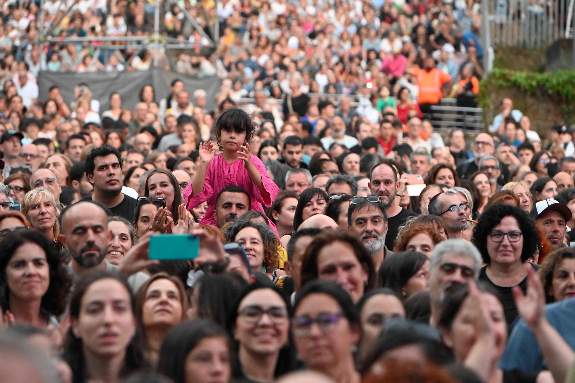 Rozalén emociona en un parque de Castrelos a rebosar