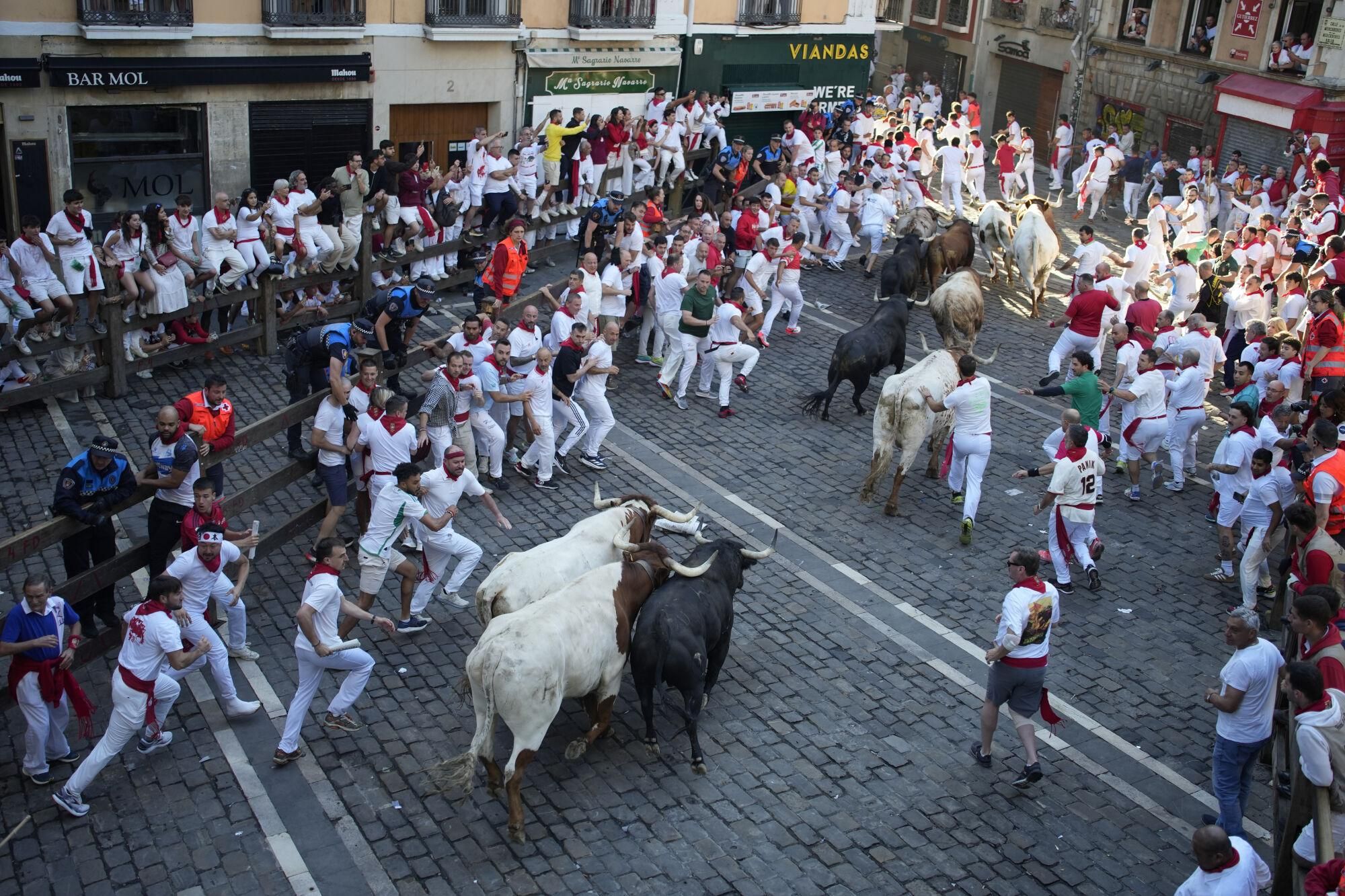 Cuarto encierro de los Sanfermines 2025, en imágenes.