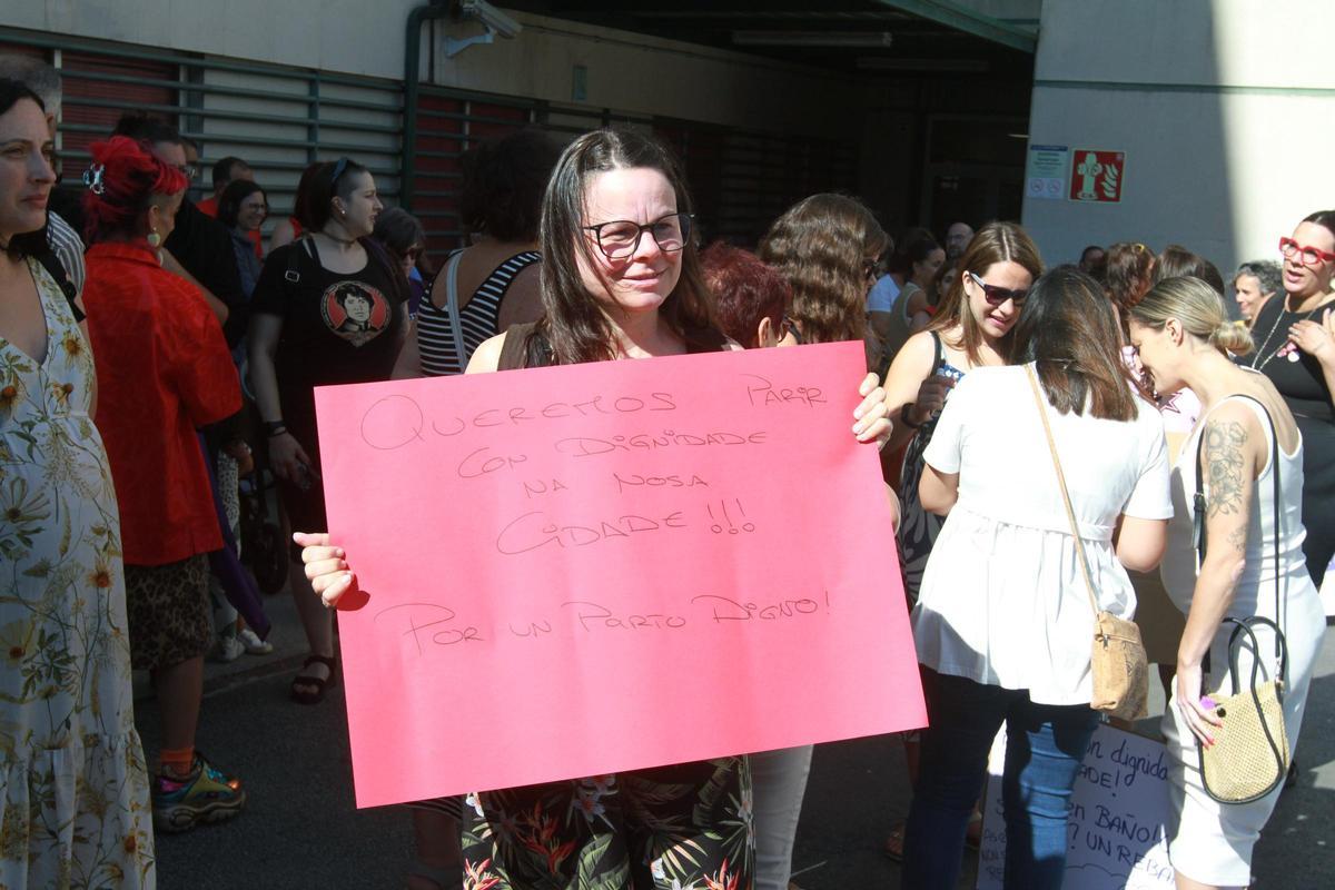 Una de las consignas exhibidas en pancartas en la concentración de este martes.