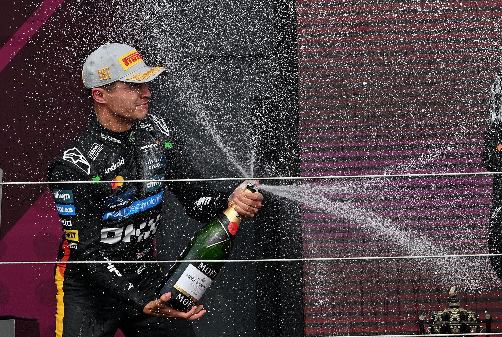 TOWCESTER (United Kingdom), 06/07/2025.- McLaren driver Lando Norris of Britain celebrates winning the Formula 1 British Grand Prix at the at the Silverstone Circuit racetrack, Britain, 06 July 2025. (Fórmula Uno, Reino Unido) EFE/EPA/PETER POWELL .. .