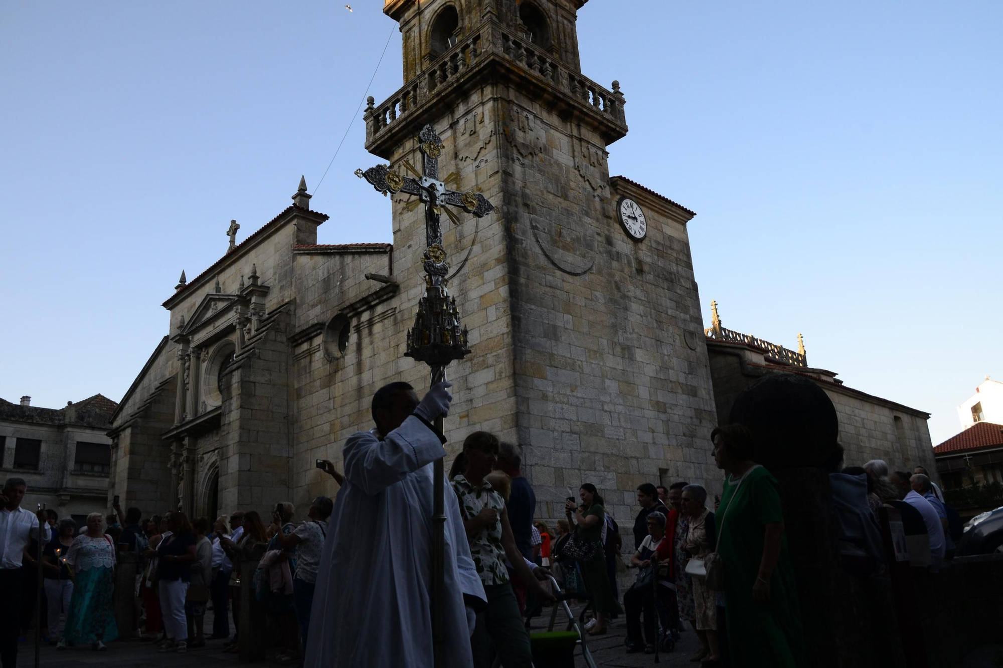 Cangas honra ao seu patrón con procesión e danza