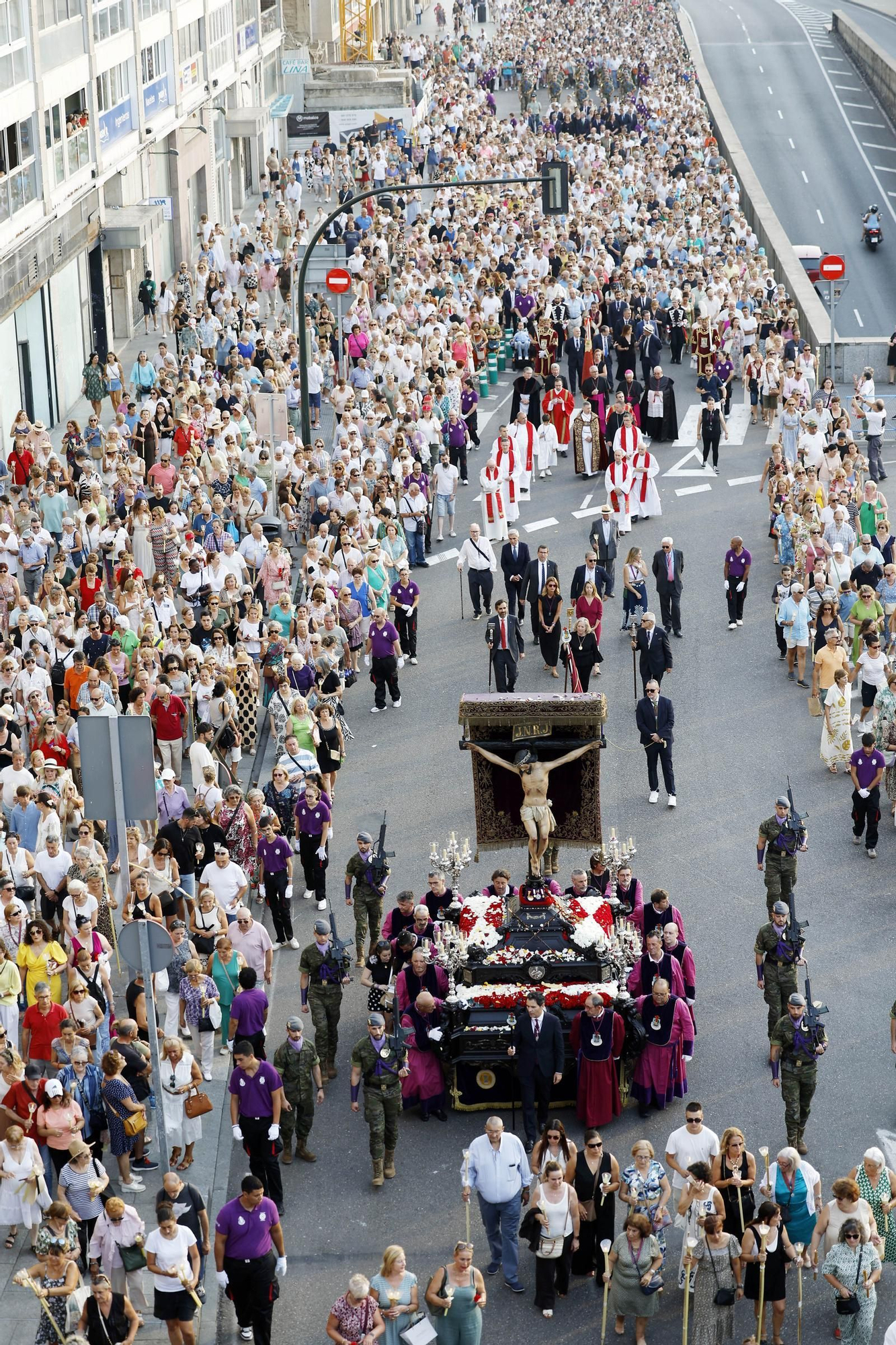 Imágenes de la procesión Cristo de la Victoria y misa solemne