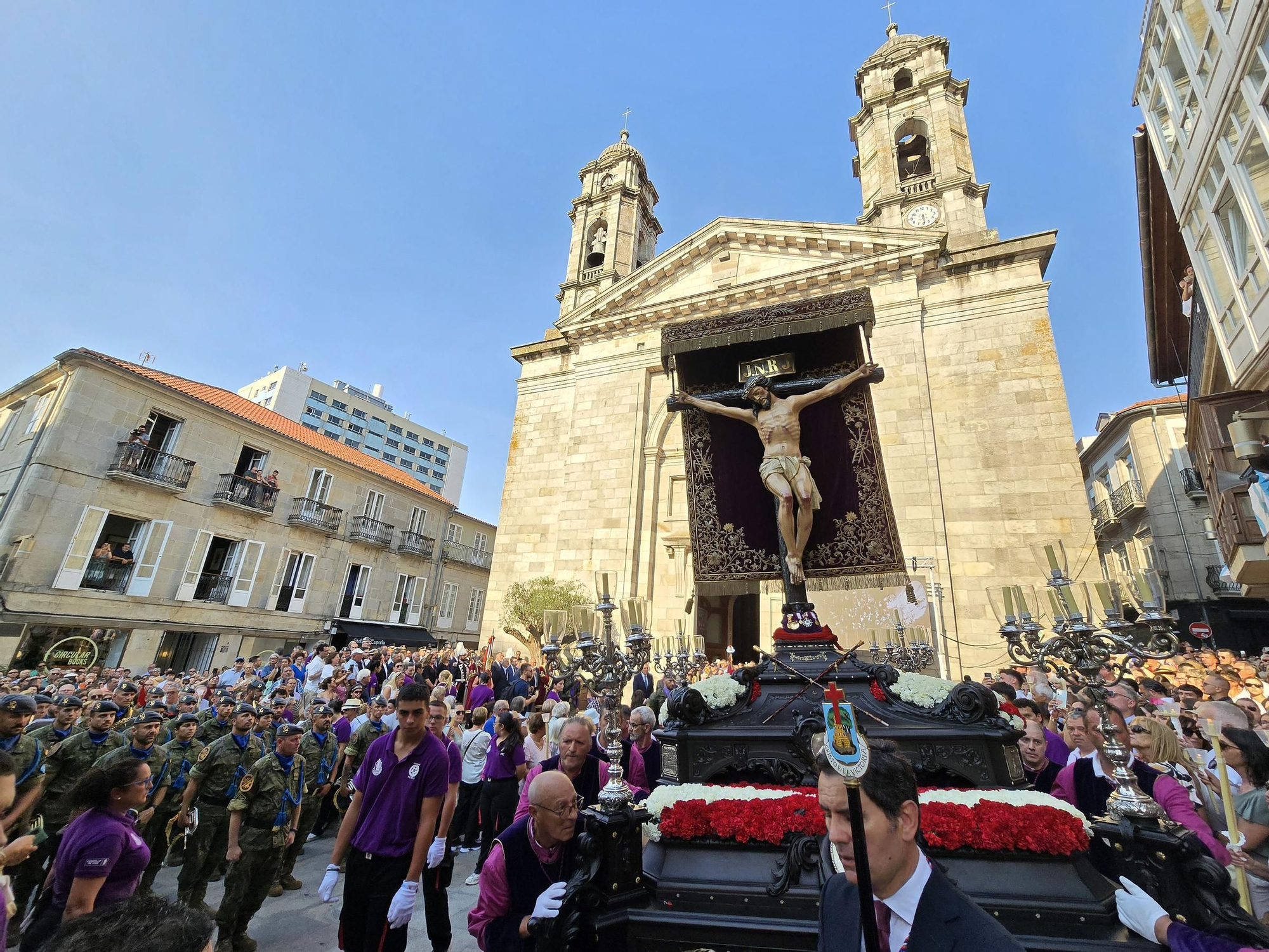 Imágenes de la procesión Cristo de la Victoria y misa solemne