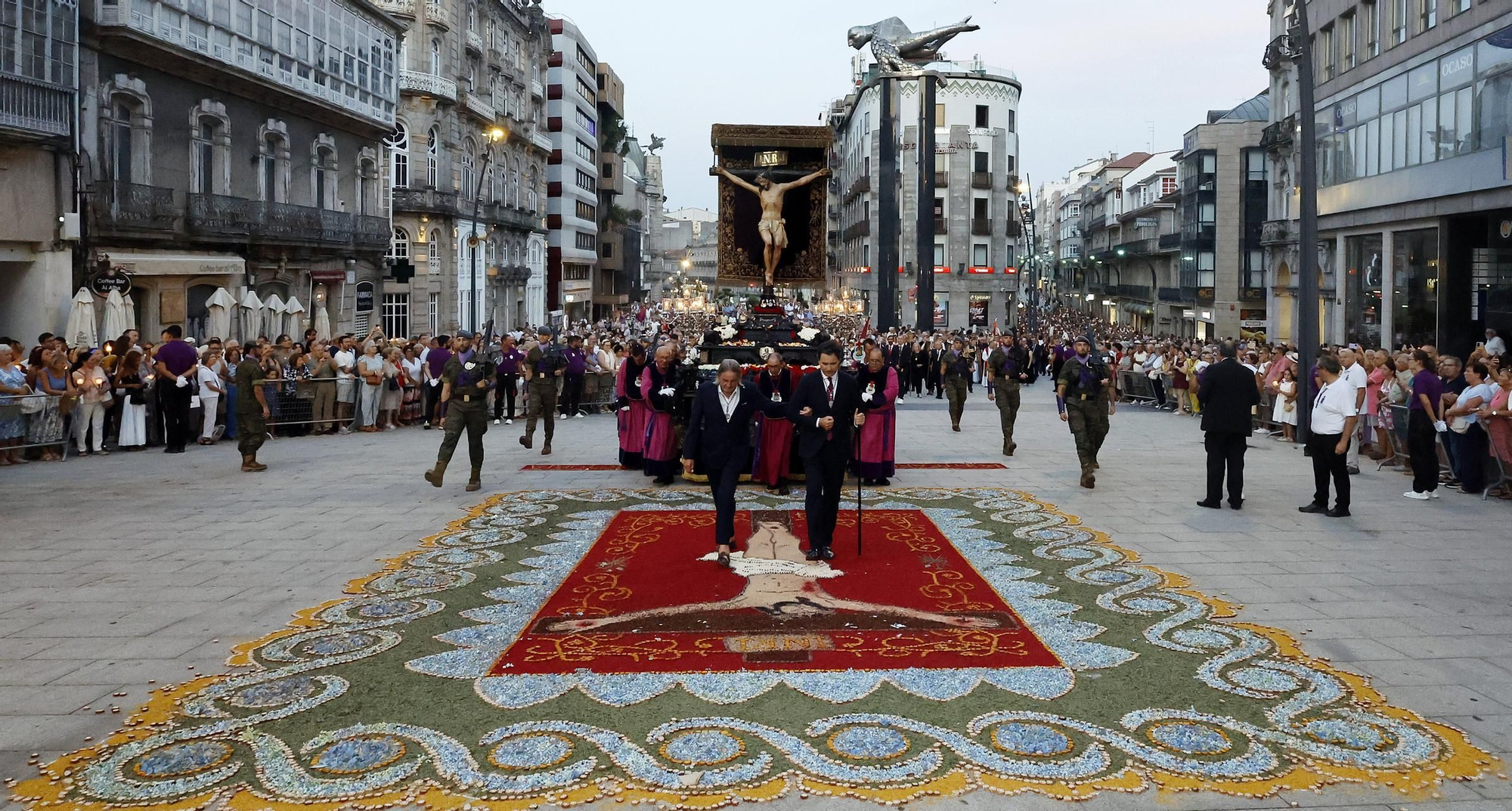 Imágenes de la procesión Cristo de la Victoria y misa solemne