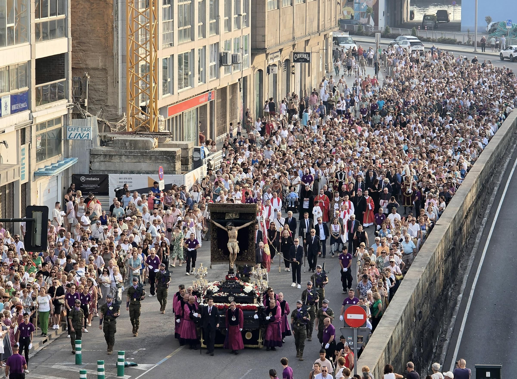 Imágenes de la procesión Cristo de la Victoria y misa solemne