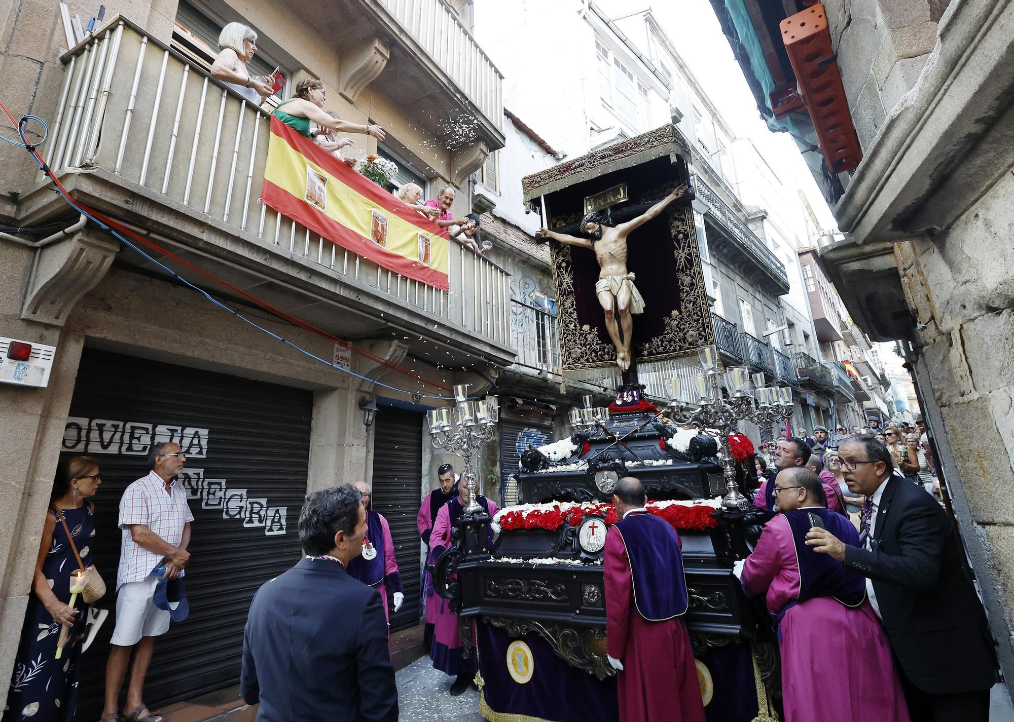Imágenes de la procesión Cristo de la Victoria y misa solemne