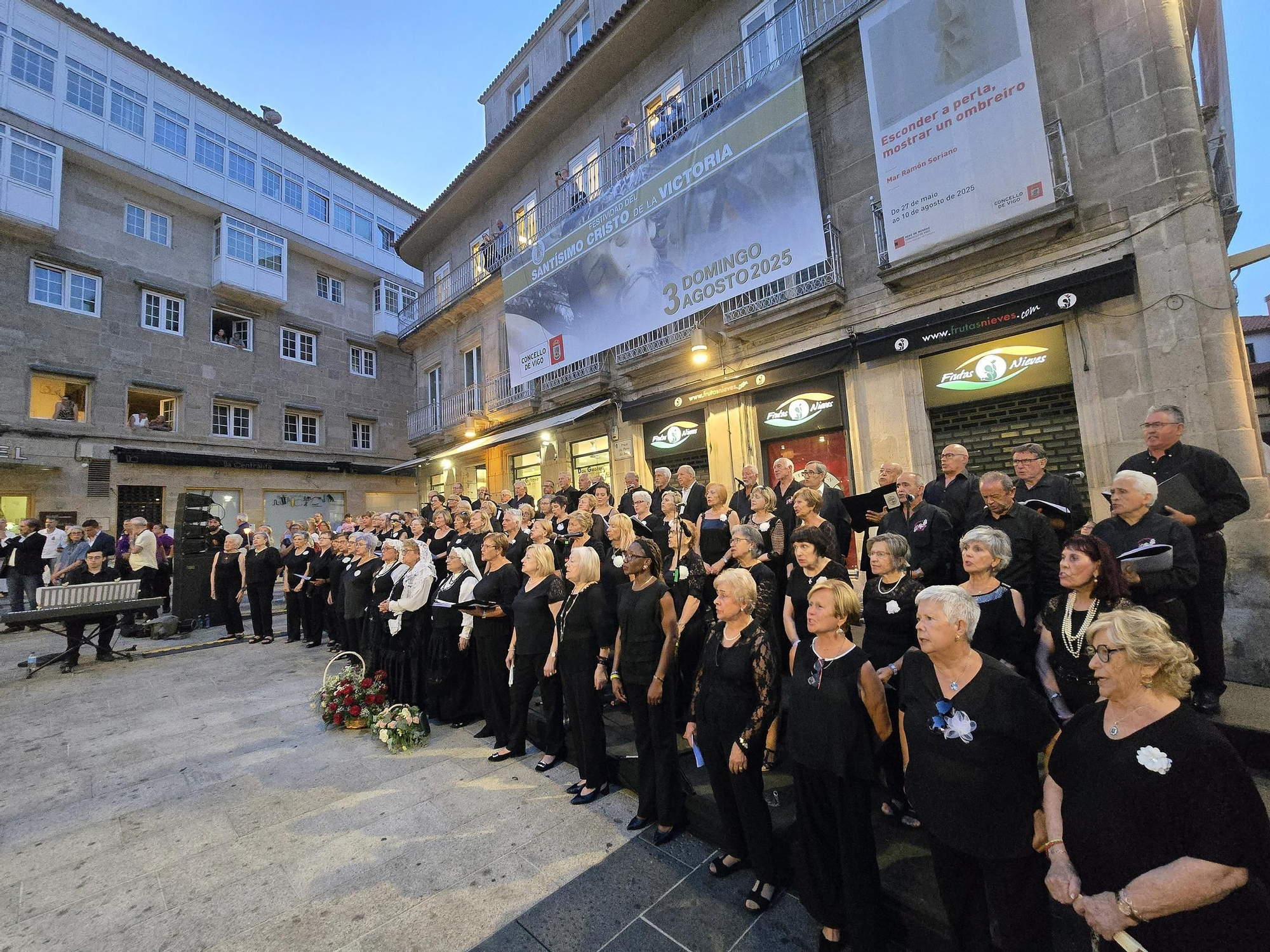 Imágenes de la procesión Cristo de la Victoria y misa solemne