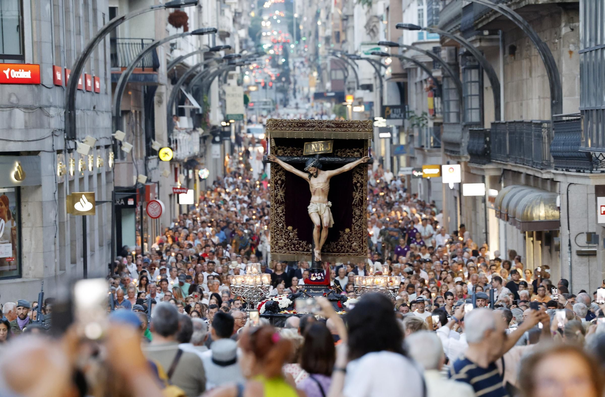 Imágenes de la procesión Cristo de la Victoria y misa solemne