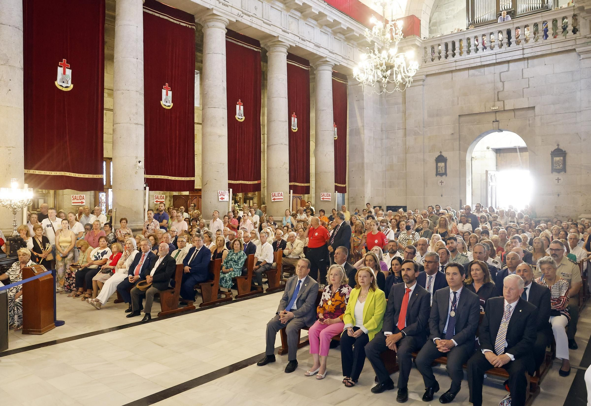 Imágenes de la procesión Cristo de la Victoria y misa solemne