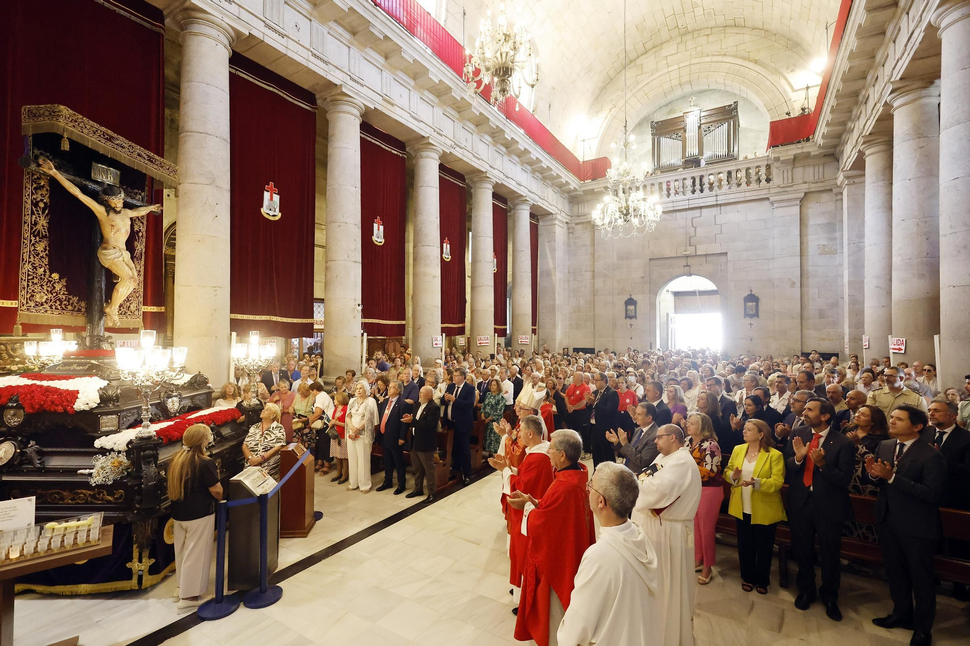 Imágenes de la procesión Cristo de la Victoria y misa solemne