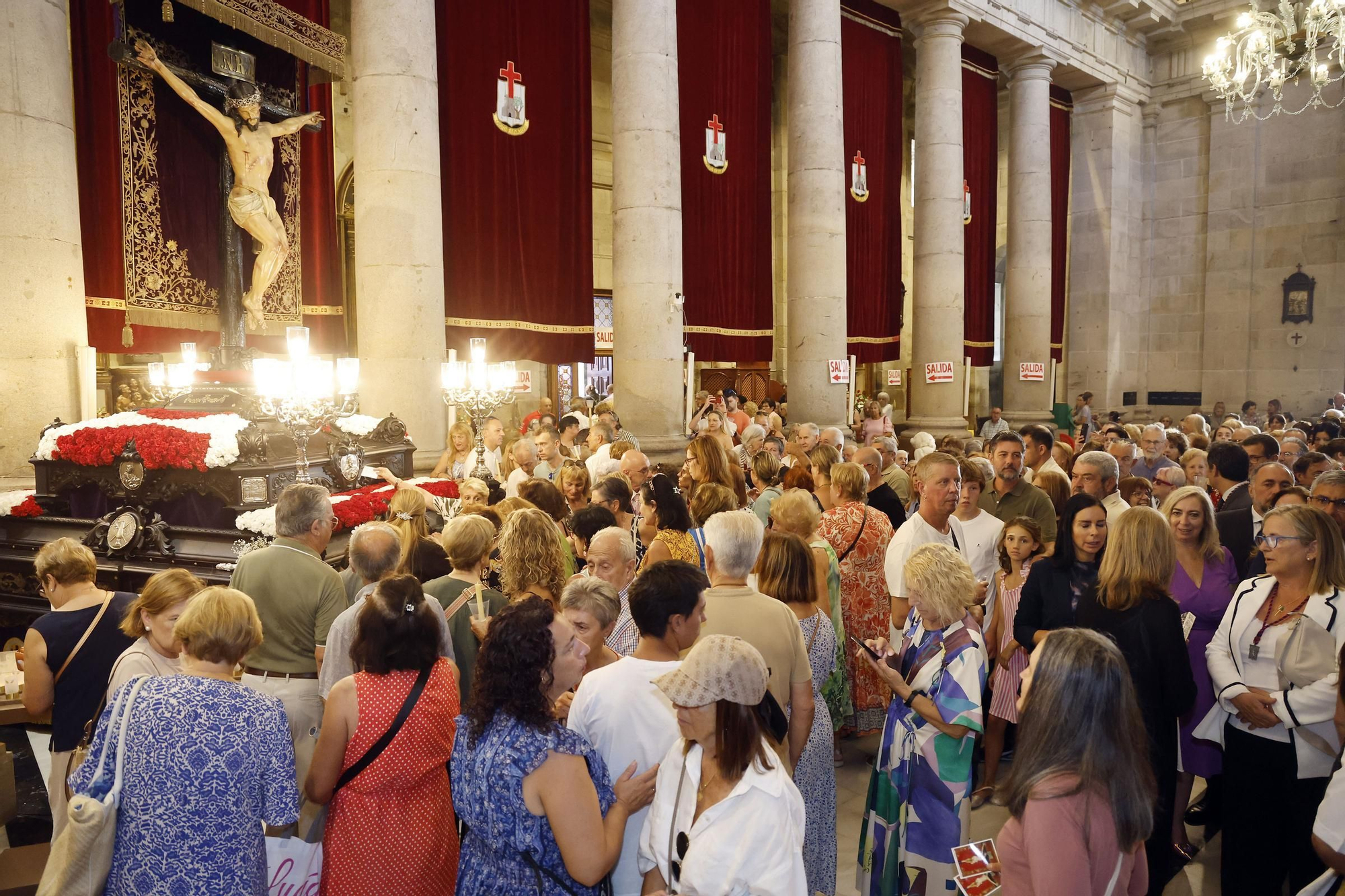Imágenes de la procesión Cristo de la Victoria y misa solemne