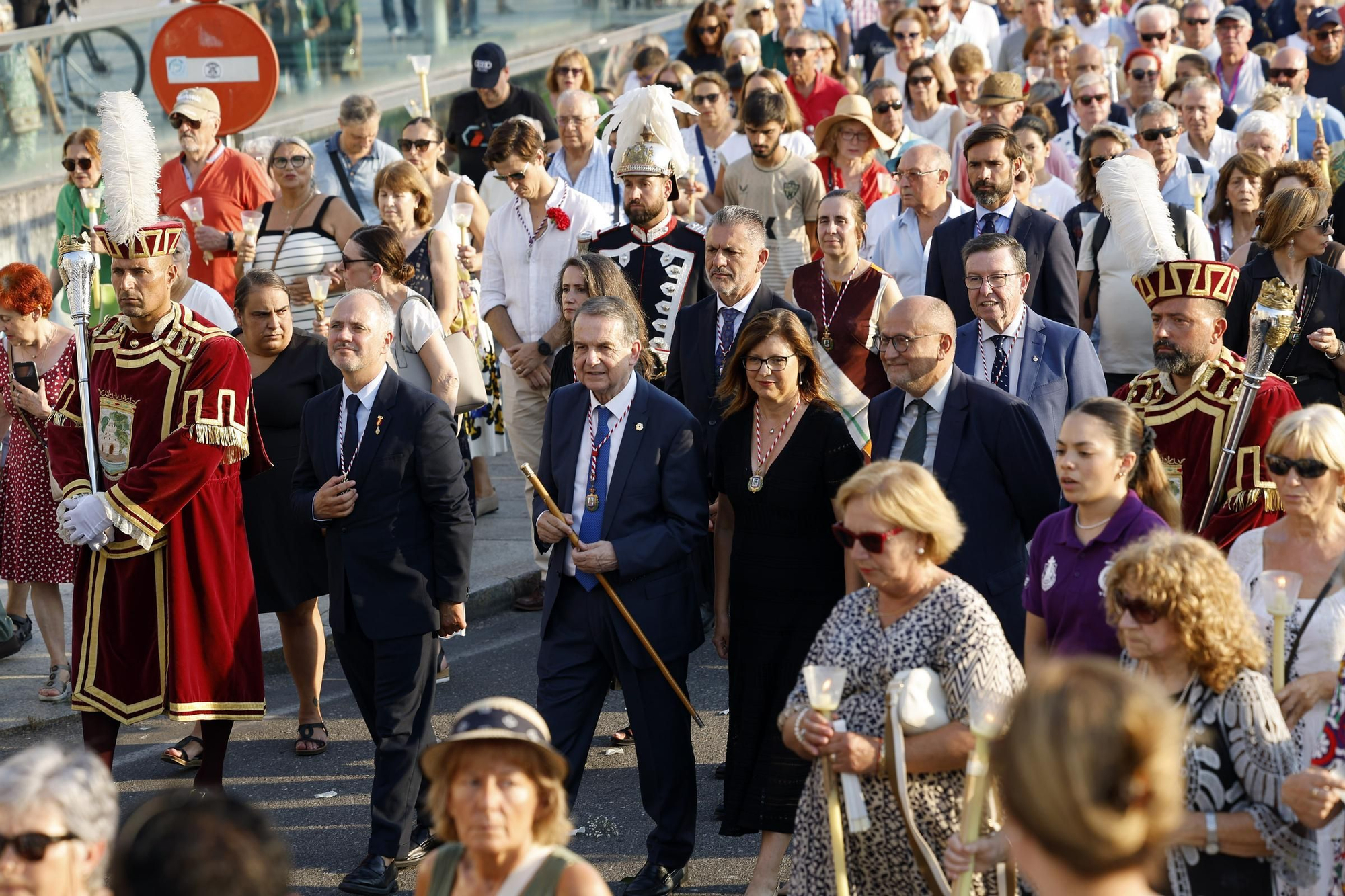 Imágenes de la procesión Cristo de la Victoria y misa solemne