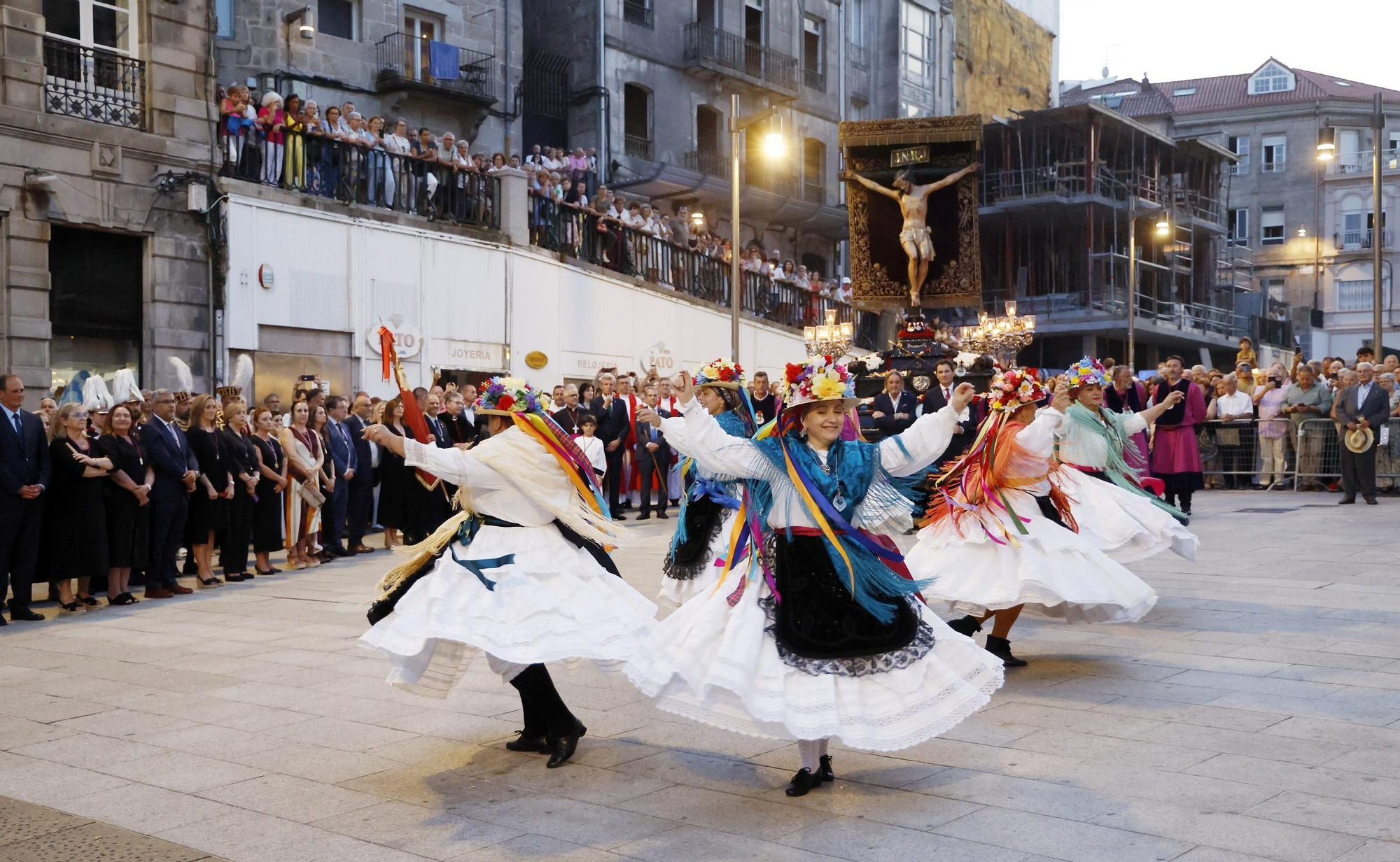 Imágenes de la procesión Cristo de la Victoria y misa solemne