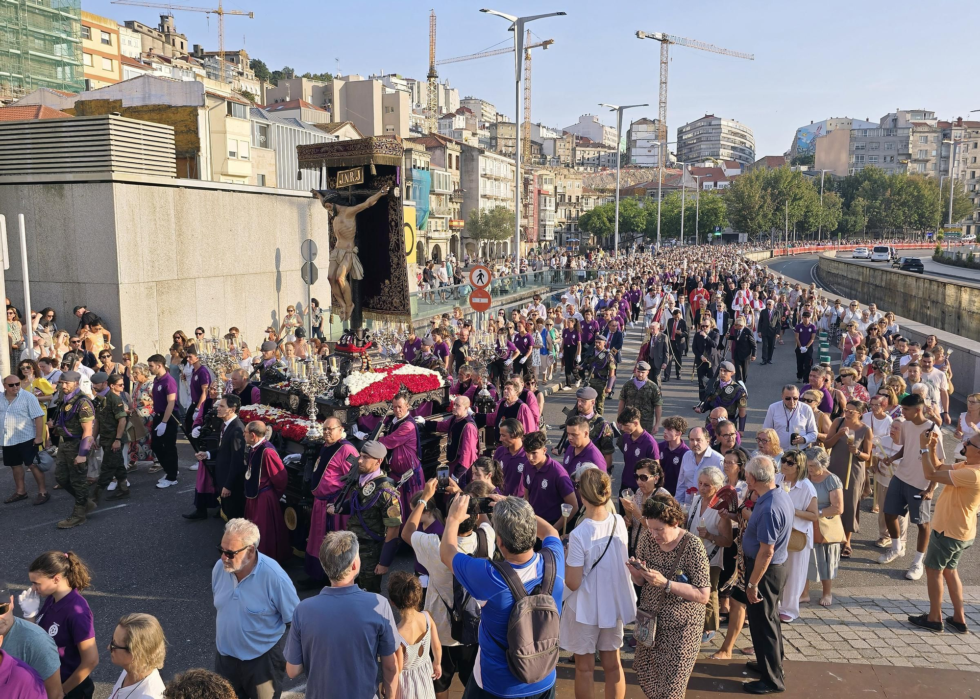 Imágenes de la procesión Cristo de la Victoria y misa solemne