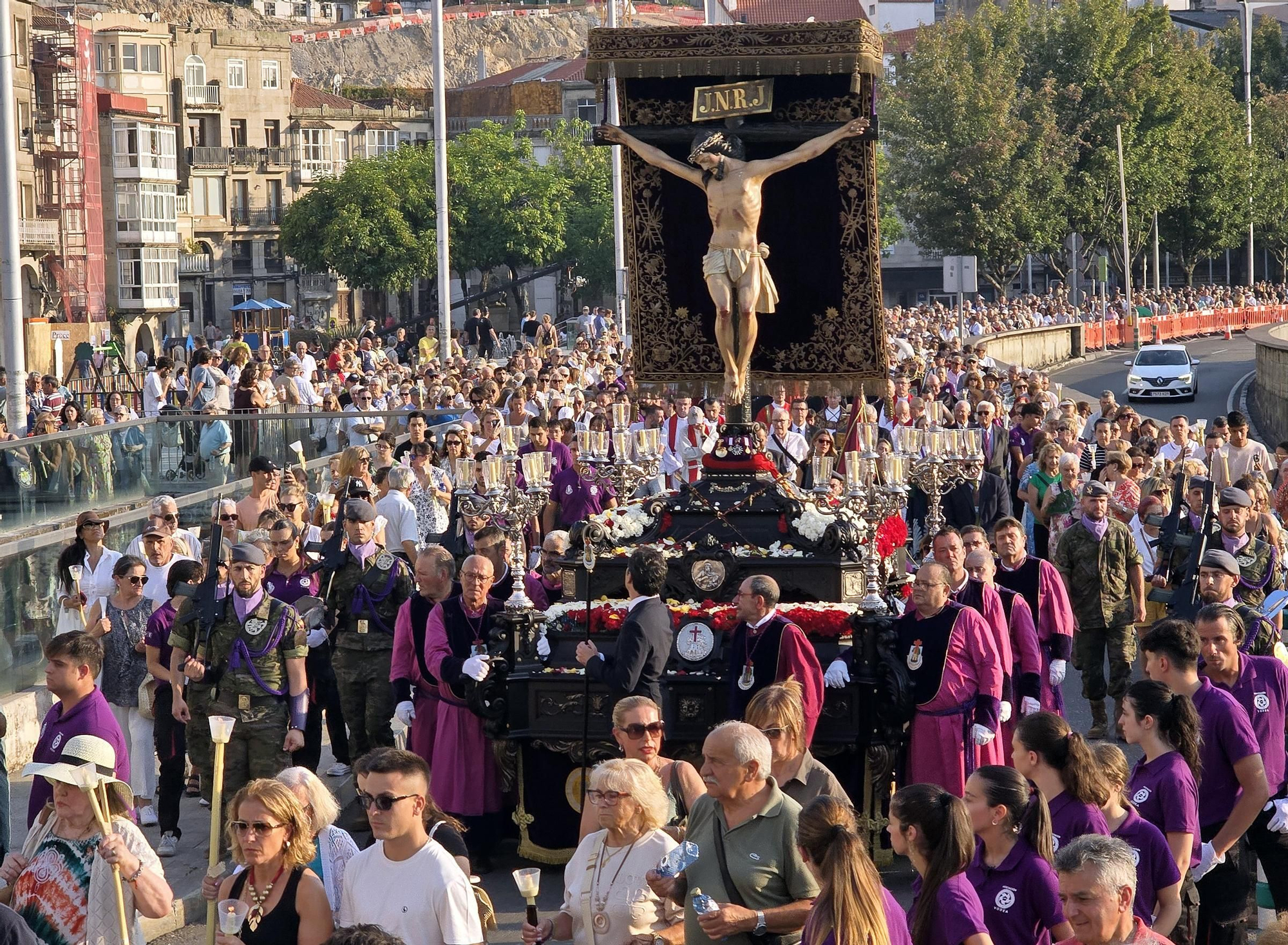 Imágenes de la procesión Cristo de la Victoria y misa solemne