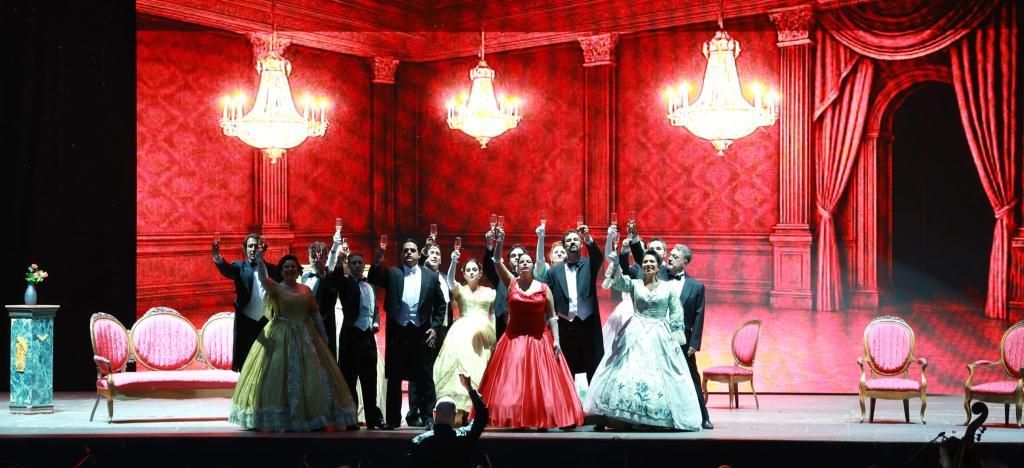 Castrelos también es ópera: 'La Traviata' deslumbra en Vigo