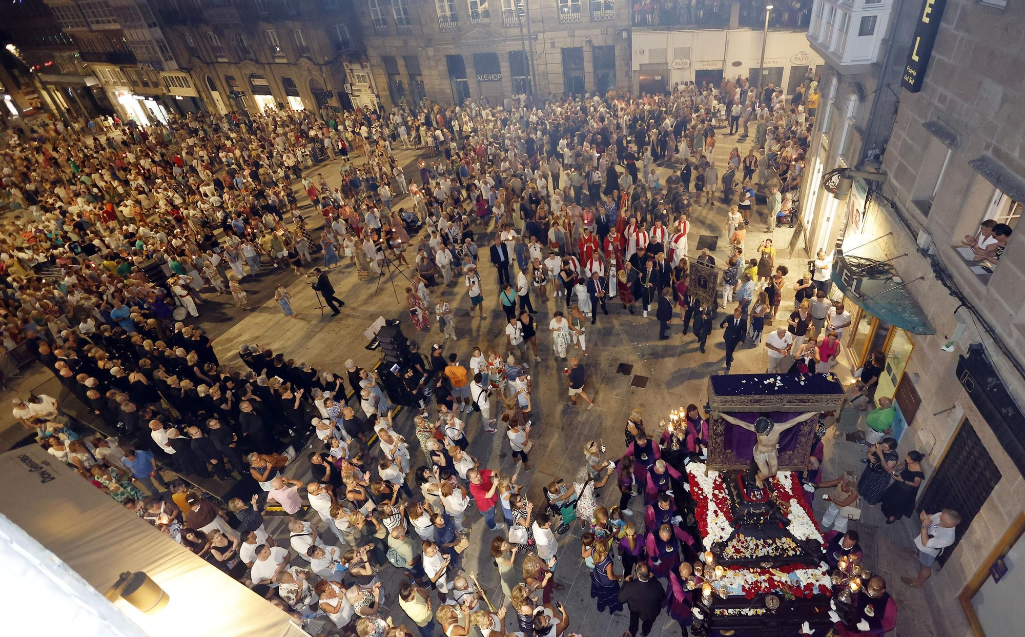Imágenes de la procesión Cristo de la Victoria y misa solemne