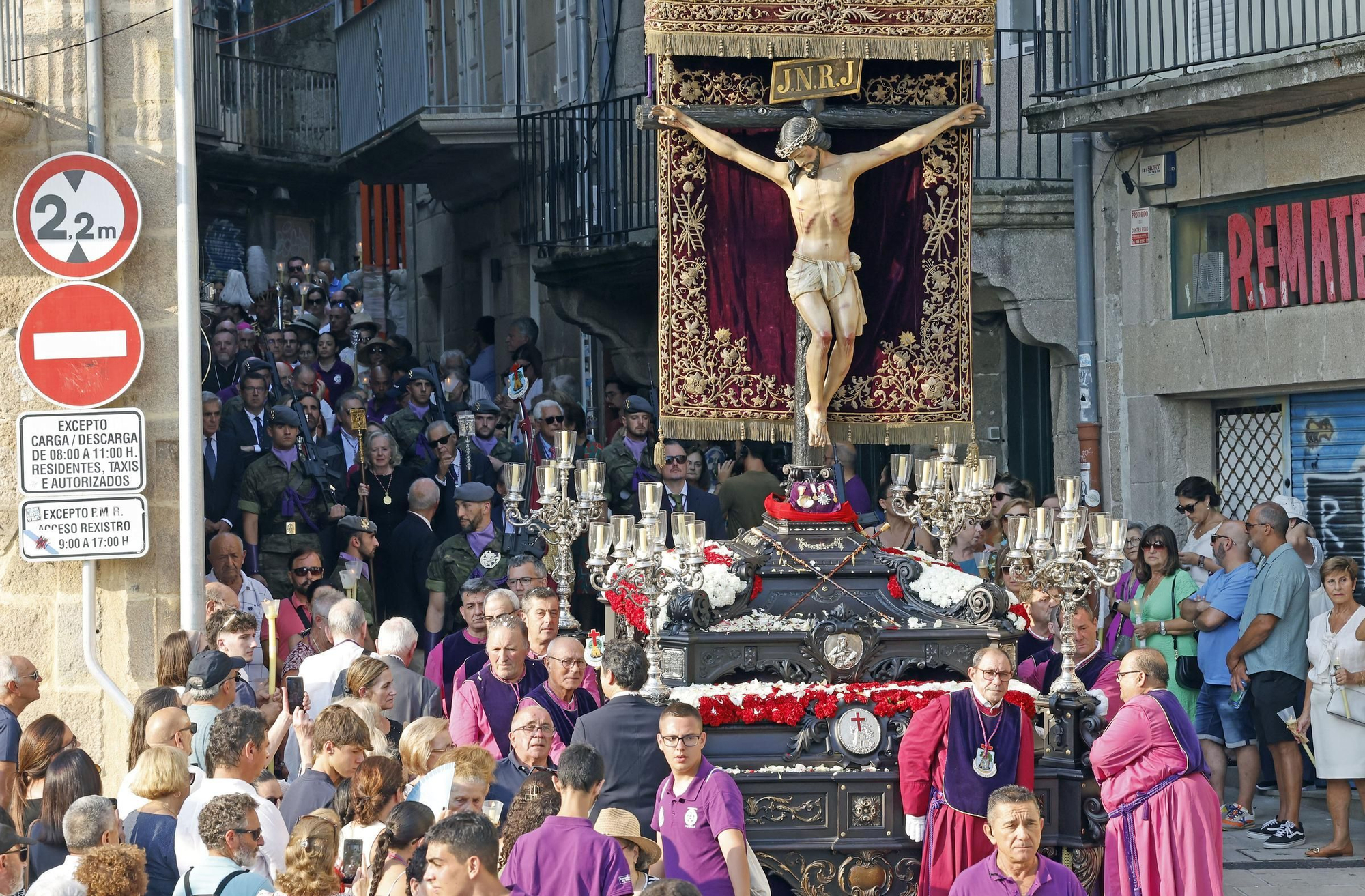 Imágenes de la procesión Cristo de la Victoria y misa solemne
