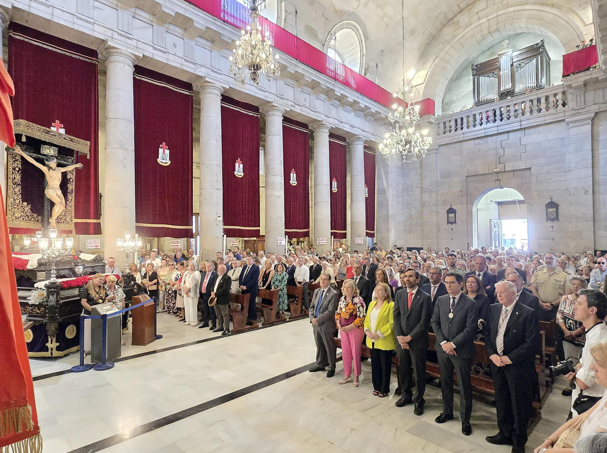 Imágenes de la procesión Cristo de la Victoria y misa solemne